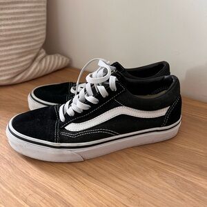 Women’s vans shoes size 6